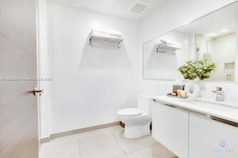 Copropriété à vendre à Hollywood, Floride: 2 chambres, 78.32 m2 № 2194178 - photo 18