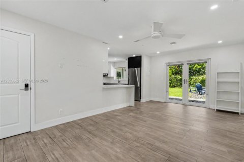 House in Fort Lauderdale, Florida 3 bedrooms, 123.56 sq.m. № 2077418 - photo 8