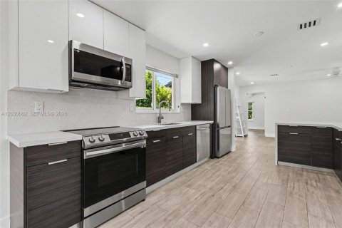 House in Fort Lauderdale, Florida 3 bedrooms, 123.56 sq.m. № 2077418 - photo 13