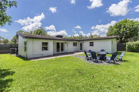 House in Fort Lauderdale, Florida 3 bedrooms, 123.56 sq.m. № 2077418 - photo 5