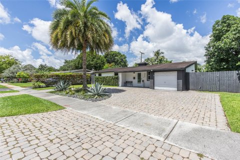 House in Fort Lauderdale, Florida 3 bedrooms, 123.56 sq.m. № 2077418 - photo 3