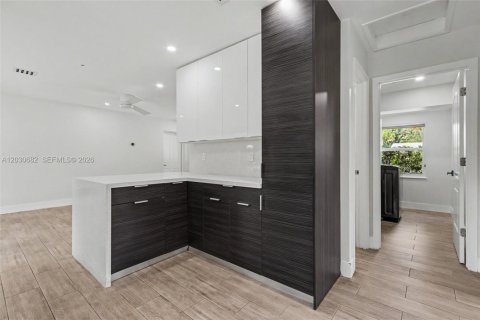 House in Fort Lauderdale, Florida 3 bedrooms, 123.56 sq.m. № 2077418 - photo 12