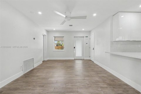 House in Fort Lauderdale, Florida 3 bedrooms, 123.56 sq.m. № 2077418 - photo 6