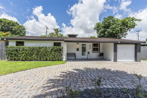 House in Fort Lauderdale, Florida 3 bedrooms, 123.56 sq.m. № 2077418