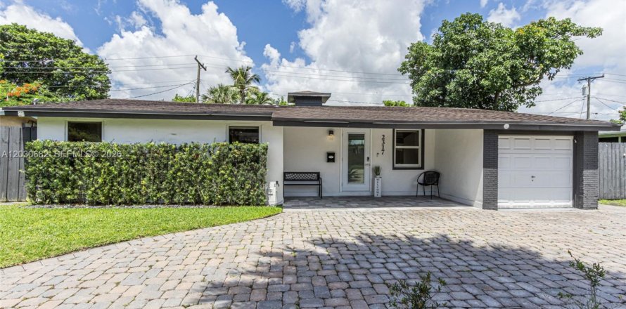House in Fort Lauderdale, Florida 3 bedrooms, 123.56 sq.m. № 2077418