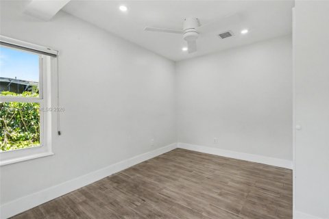 House in Fort Lauderdale, Florida 3 bedrooms, 123.56 sq.m. № 2077418 - photo 9