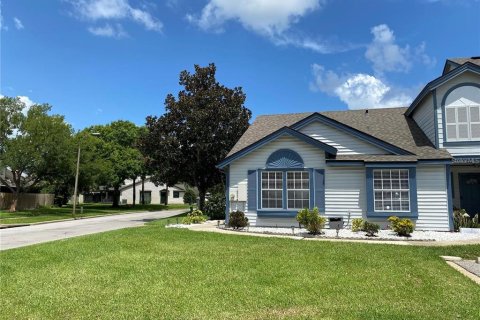 Townhouse in Apopka, Florida 2 bedrooms, 105.91 sq.m. № 2237505 - photo 3