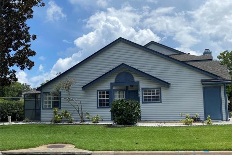 Townhouse in Apopka, Florida 2 bedrooms, 105.91 sq.m. № 2237505