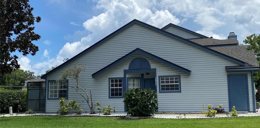 Townhouse in Apopka, Florida 2 bedrooms, 105.91 sq.m. № 2237505