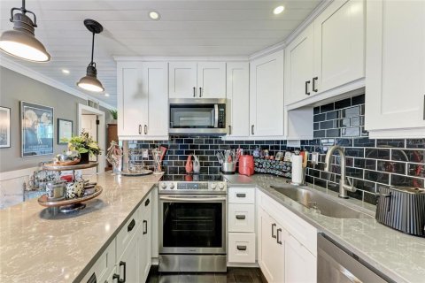 Condo in Sarasota, Florida, 2 bedrooms  № 1749592 - photo 11