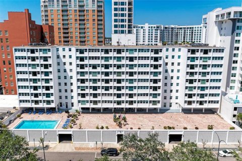 Condo in Sarasota, Florida, 2 bedrooms  № 1749592 - photo 1