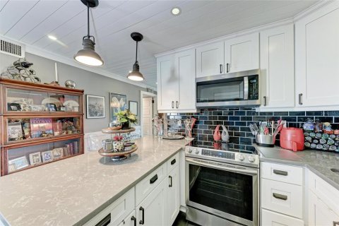 Condo in Sarasota, Florida, 2 bedrooms  № 1749592 - photo 12