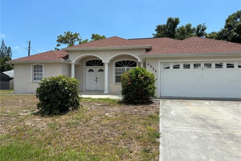 House in Venice, Florida 3 bedrooms, 170.94 sq.m. № 2303095