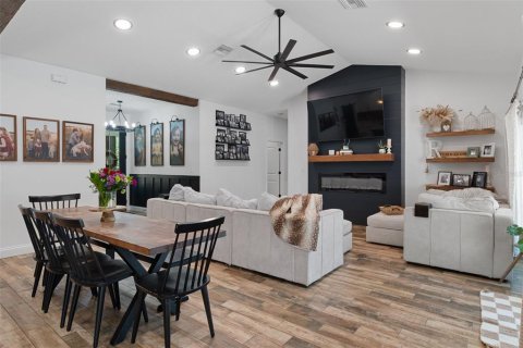 Villa ou maison à vendre à Wildwood, Floride: 4 chambres, 226.96 m2 № 2398519 - photo 17