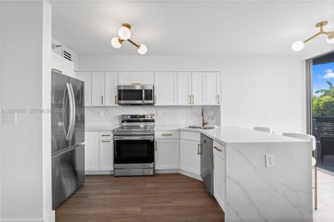 Condo in Aventura, Florida, 2 bedrooms № 2185861 - photo 4