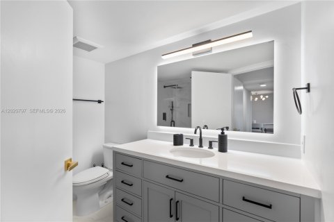 Condo in Aventura, Florida, 2 bedrooms № 2185861 - photo 23