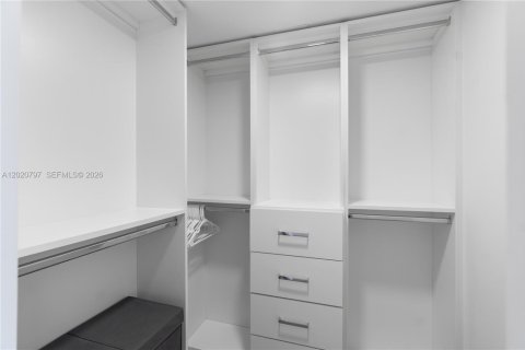 Condo in Aventura, Florida, 2 bedrooms № 2185861 - photo 22