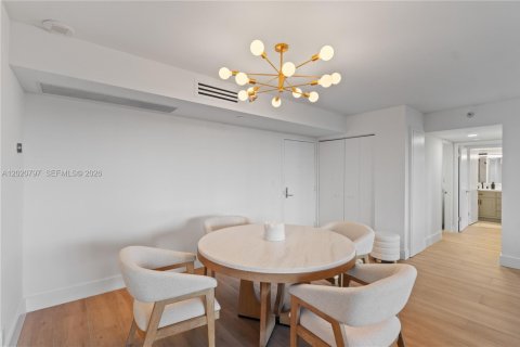 Condo in Aventura, Florida, 2 bedrooms № 2185861 - photo 13