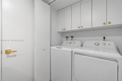 Condo in Aventura, Florida, 2 bedrooms № 2185861 - photo 27