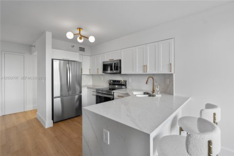 Condo in Aventura, Florida, 2 bedrooms № 2185861 - photo 11