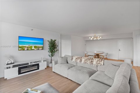 Condo in Aventura, Florida, 2 bedrooms № 2185861 - photo 10