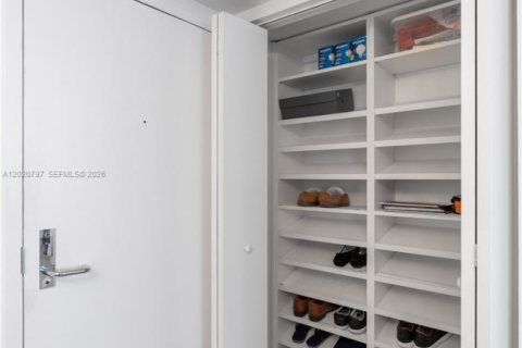 Condo in Aventura, Florida, 2 bedrooms № 2185861 - photo 28