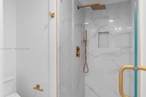 Condo in Aventura, Florida, 2 bedrooms № 2185861 - photo 20