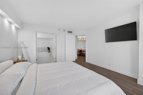 Condo in Aventura, Florida, 2 bedrooms № 2185861 - photo 16