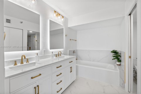 Condo in Aventura, Florida, 2 bedrooms № 2185861 - photo 18