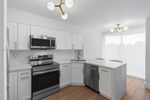Condo in Aventura, Florida, 2 bedrooms № 2185861 - photo 12