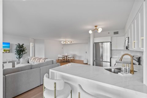 Condo in Aventura, Florida, 2 bedrooms № 2185861 - photo 6