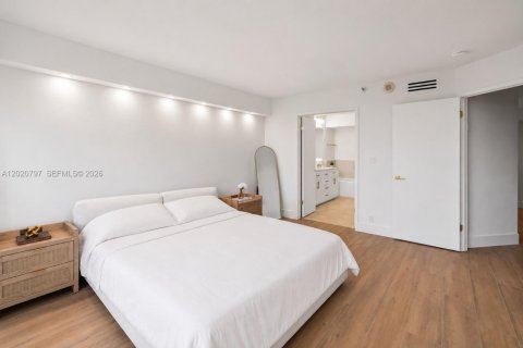 Condo in Aventura, Florida, 2 bedrooms № 2185861 - photo 15