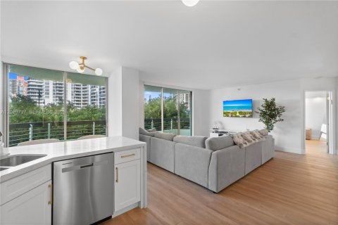 Condo in Aventura, Florida, 2 bedrooms № 2185861 - photo 7