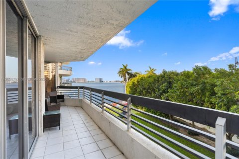 Condo in Aventura, Florida, 2 bedrooms № 2185861 - photo 3