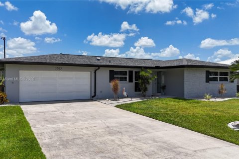 Villa ou maison à vendre à Cape Coral, Floride: 3 chambres № 1981323 - photo 1