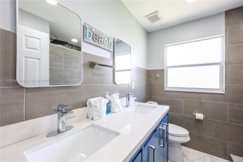 Villa ou maison à vendre à Cape Coral, Floride: 3 chambres № 1981323 - photo 12