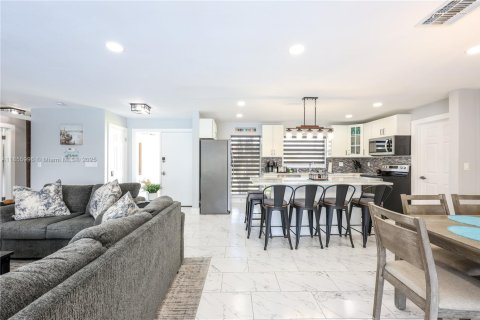 Villa ou maison à vendre à Cape Coral, Floride: 3 chambres № 1981323 - photo 18