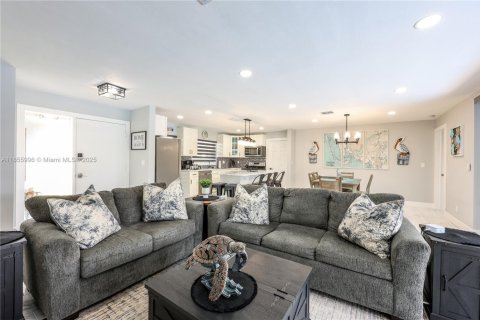 Villa ou maison à vendre à Cape Coral, Floride: 3 chambres № 1981323 - photo 17