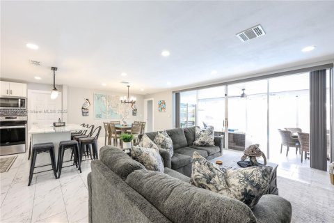 Villa ou maison à vendre à Cape Coral, Floride: 3 chambres № 1981323 - photo 30