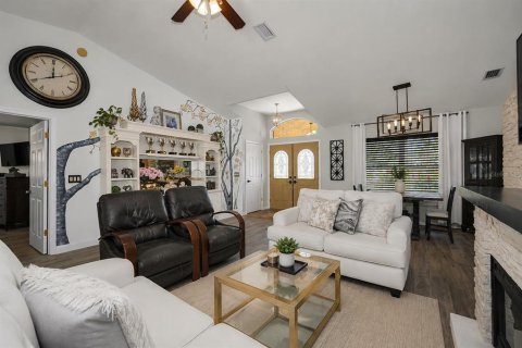 House in Spring Hill, Florida 3 bedrooms, 153.85 sq.m. № 2151864 - photo 14