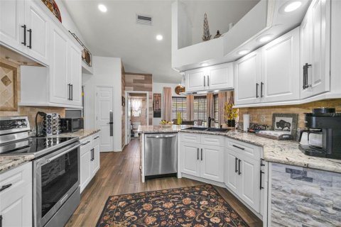 House in Spring Hill, Florida 3 bedrooms, 153.85 sq.m. № 2151864 - photo 8