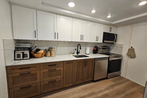 Copropriété à vendre à Aventura, Floride: 1 chambre, 66.61 m2 № 1947684 - photo 2