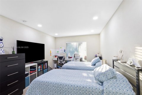 Condo in Hialeah, Florida, 2 bedrooms  № 1951839 - photo 13