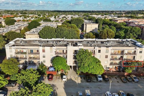 Condo in Hialeah, Florida, 2 bedrooms  № 1951839 - photo 2