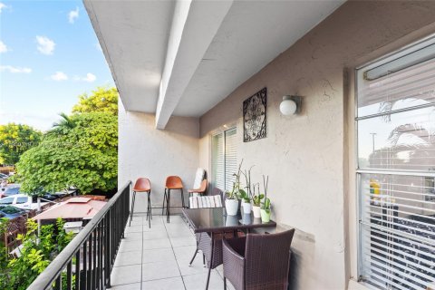 Condo in Hialeah, Florida, 2 bedrooms  № 1951839 - photo 23