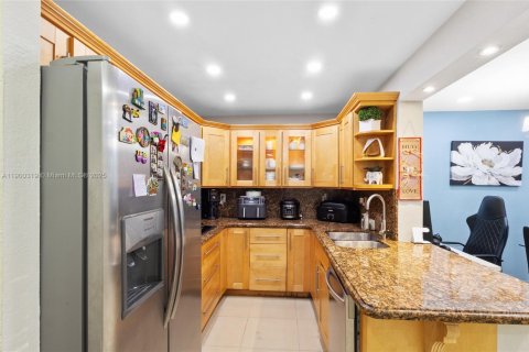 Condo in Hialeah, Florida, 2 bedrooms  № 1951839 - photo 8