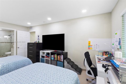 Condo in Hialeah, Florida, 2 bedrooms  № 1951839 - photo 21