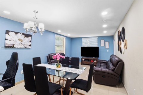 Condo in Hialeah, Florida, 2 bedrooms  № 1951839 - photo 5