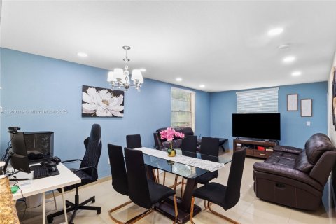 Condo in Hialeah, Florida, 2 bedrooms  № 1951839 - photo 4