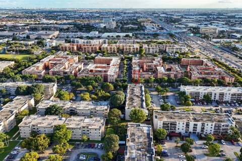 Condo in Hialeah, Florida, 2 bedrooms  № 1951839 - photo 30